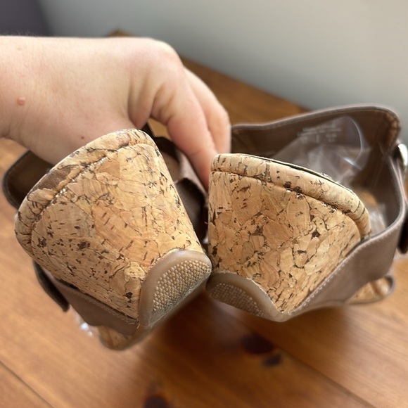 Luca Ferri | Brown wedge sandal - Picture 8 of 10